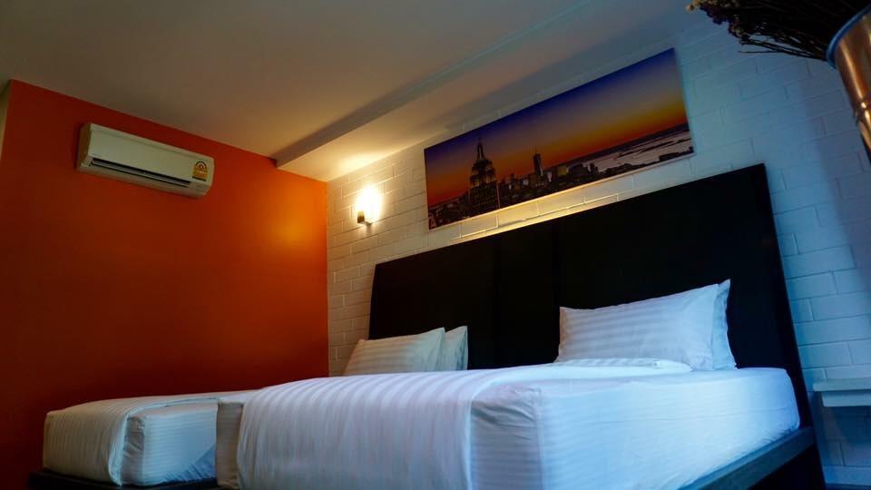Bbhouse Khlongtan Hotel Банкок Екстериор снимка